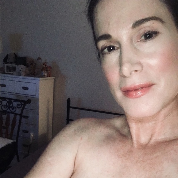 Meet your Posher, Stephanie - Picture 1 of 8